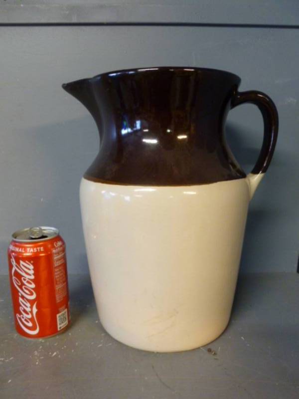 lot 58 image: Roseville Pitcher