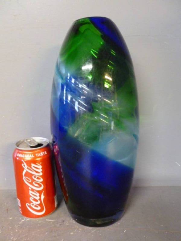 lot 59 image: Art Glass Vase