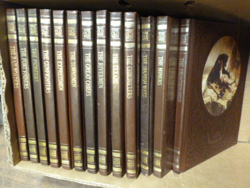 lot 81 image: Vintage Book Set