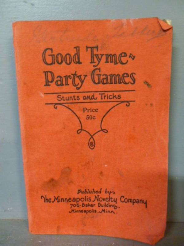 lot 85 image: Vintage Booklet