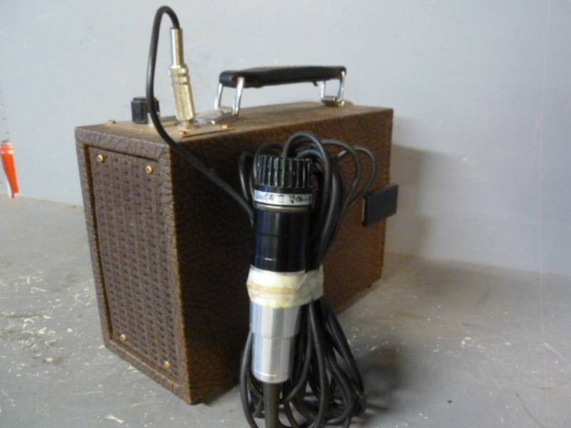 lot 87 image: Vintage Portable Speaker