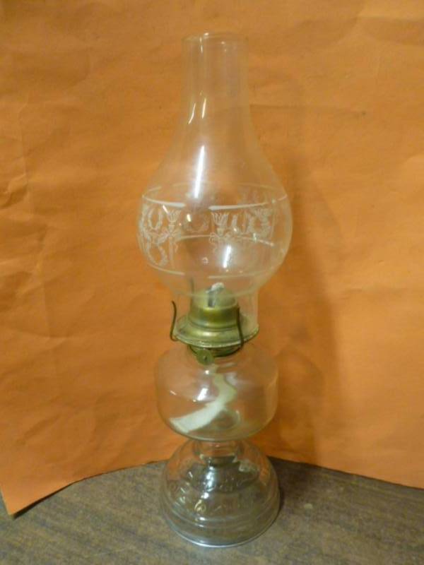 lot 102 image: Vintage Oil Lamp