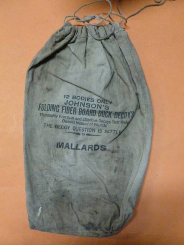 lot 133 image: Vintage Decoy Bag