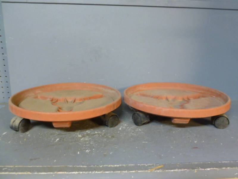 lot 134 image: Planter Bases