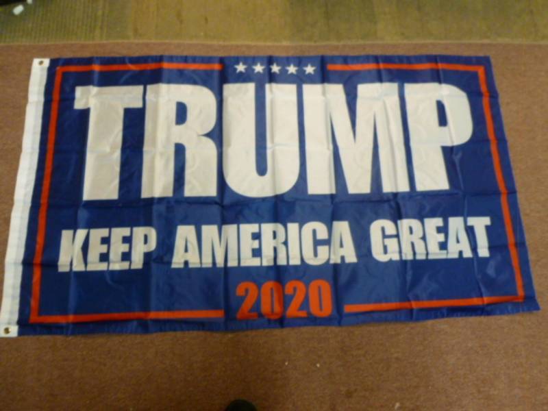 lot 141 image: Trump Flag