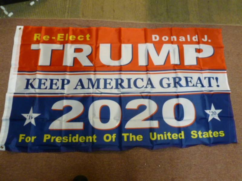 lot 142 image: Trump Flag