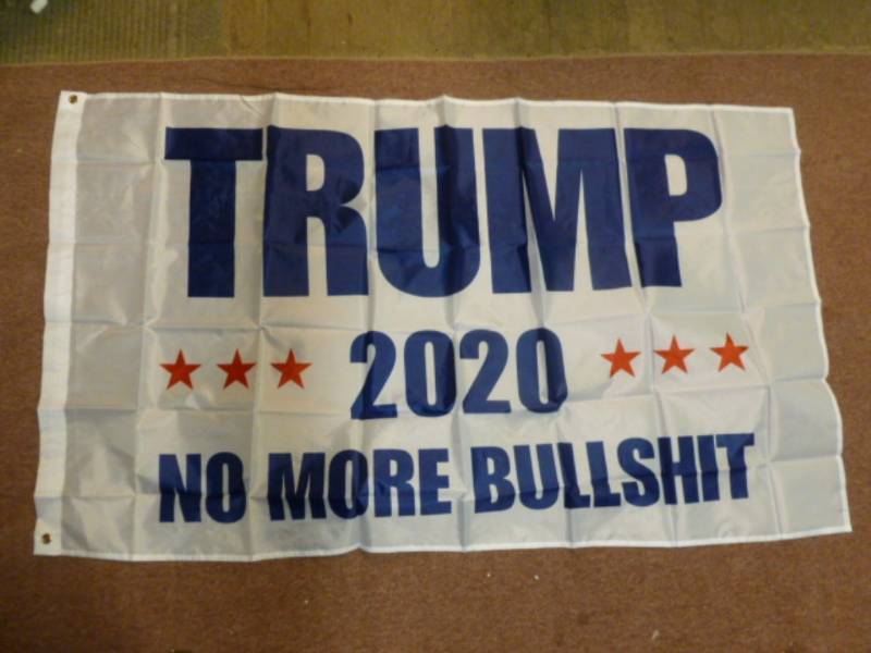 lot 143 image: Trump Flag