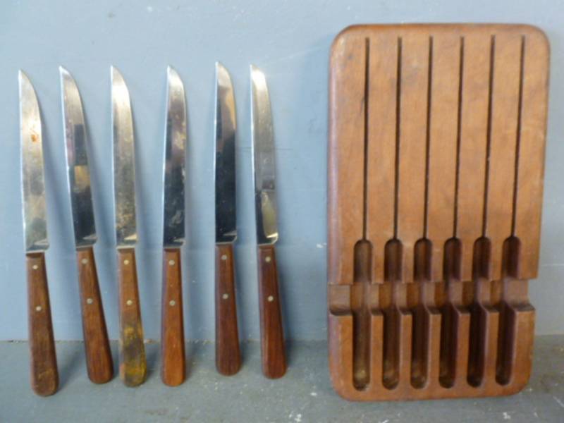 lot 196 image: Vintage Knife Set