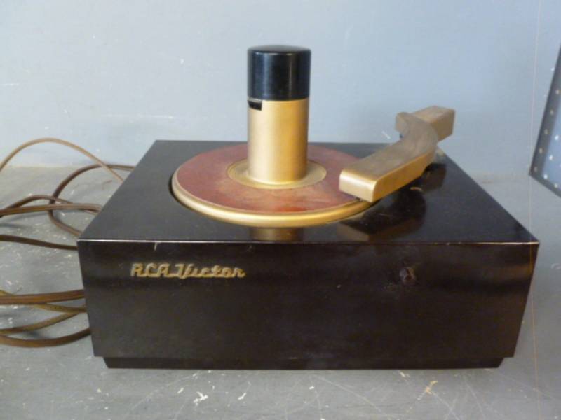 lot 216 image: Vintage Record Player