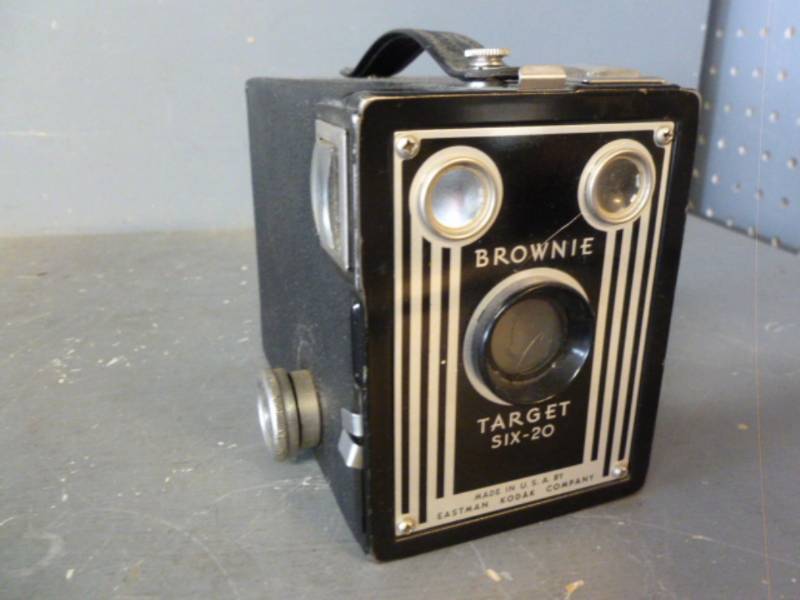 lot 219 image: Vintage Camera