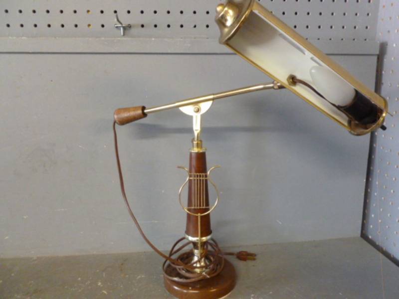 lot 238 image: Vintage Desk Lamp