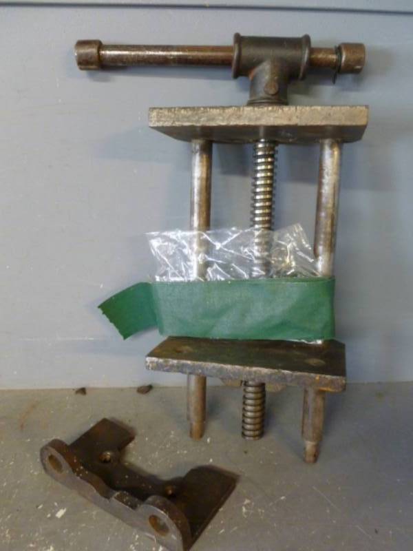 lot 249 image: Vintage Vise