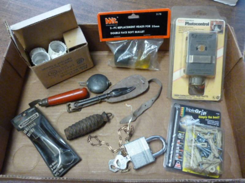 lot 253 image: Tools