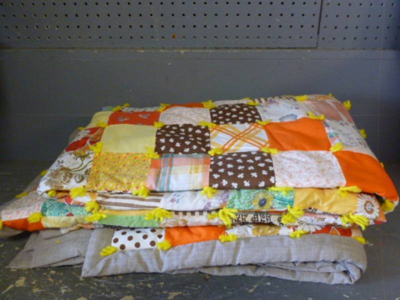 lot 265 image: Vintage Quilt