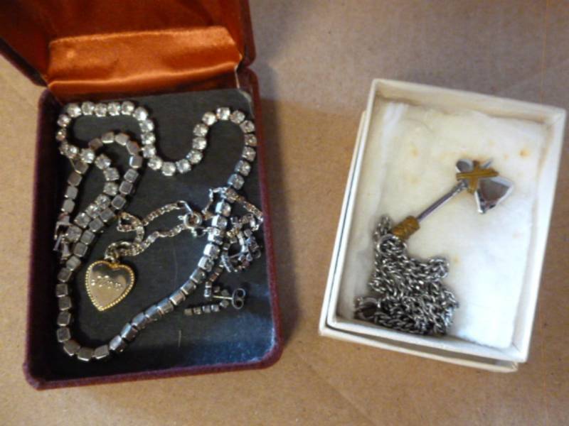 lot 284 image: Jewelry