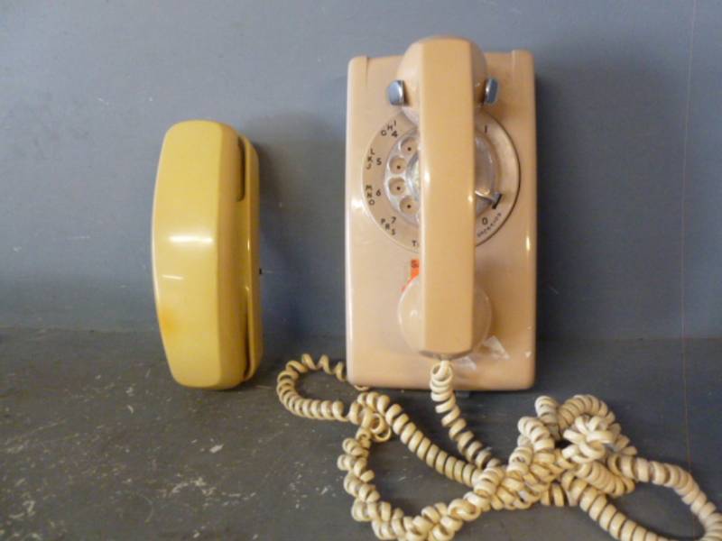 lot 290 image: Vintage Telephones