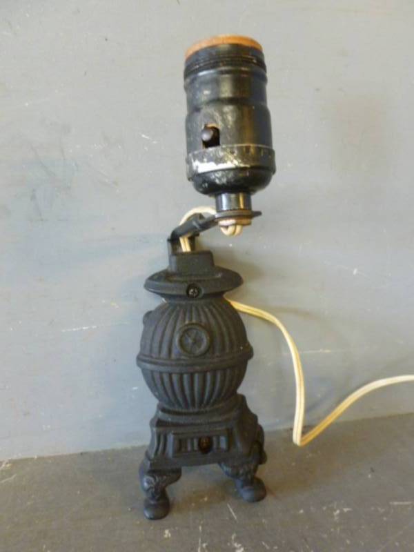 lot 297 image: Vintage Lamp