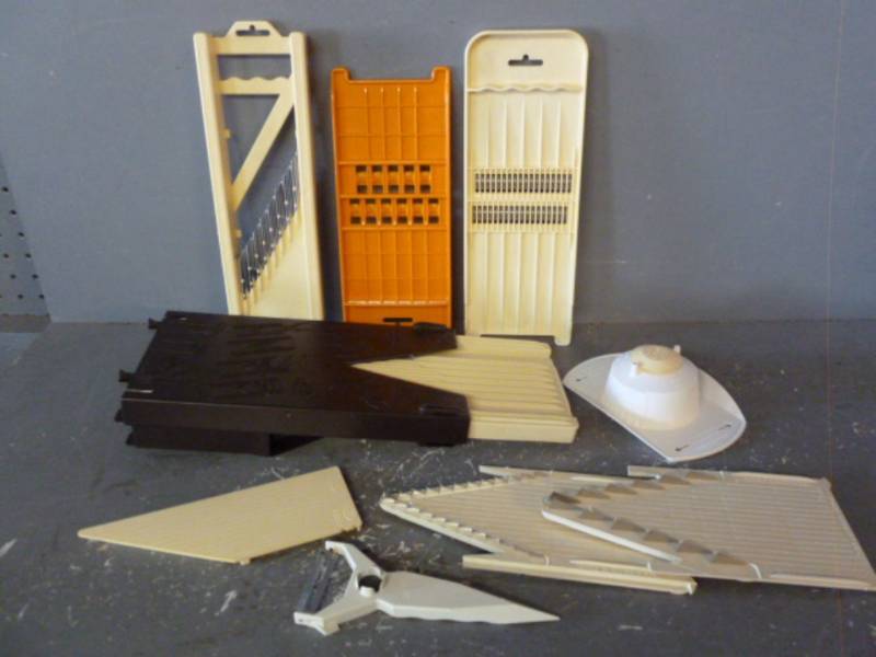 lot 299 image: Vintage Kitchen