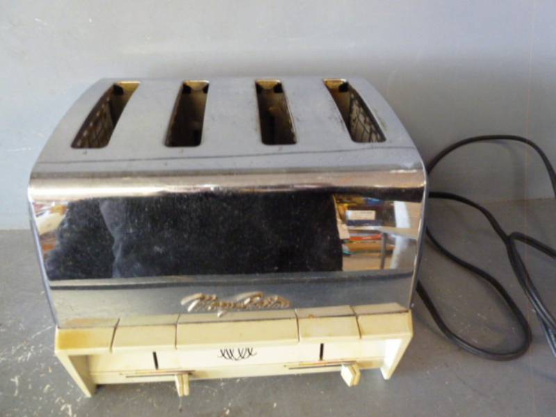lot 300 image: Vintage Toaster