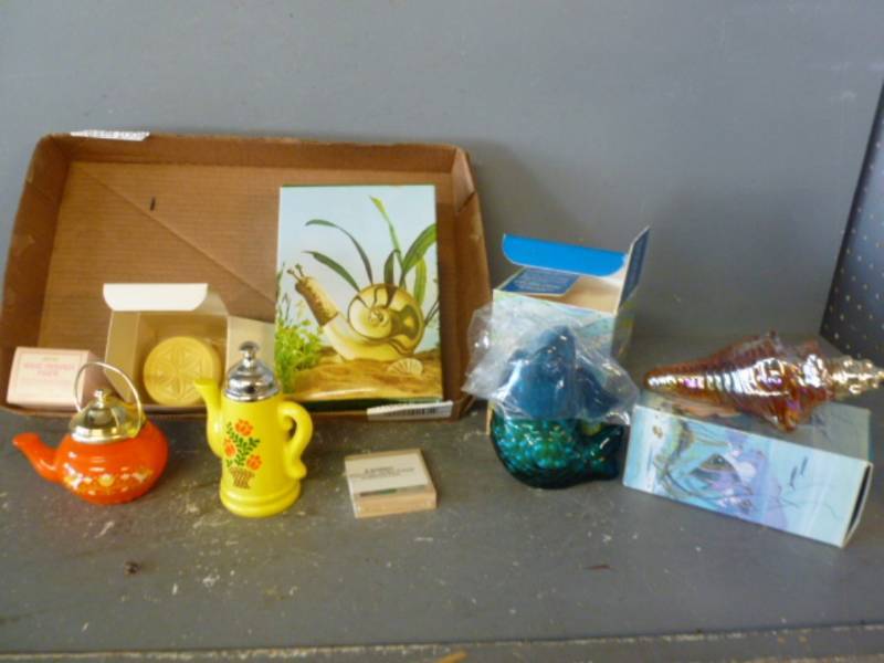 lot 311 image: Avon Collectible