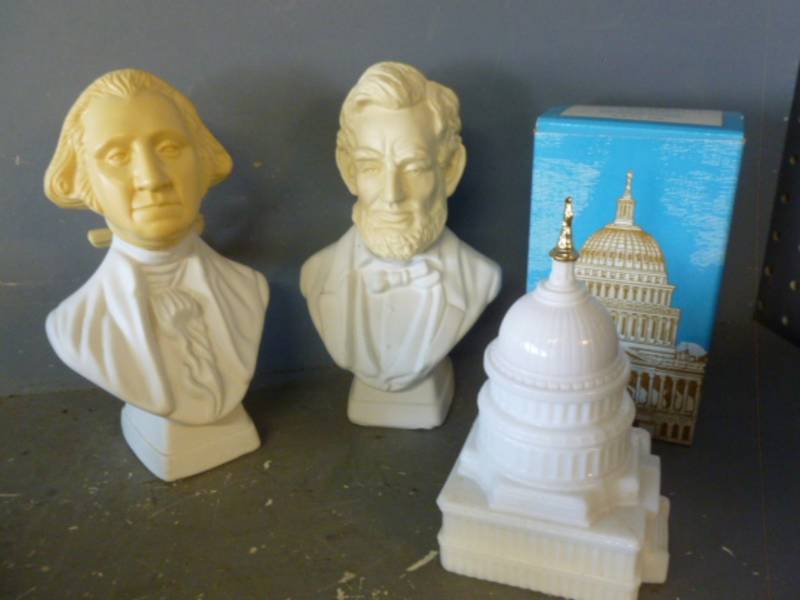 lot 313 image: Avon Collectible