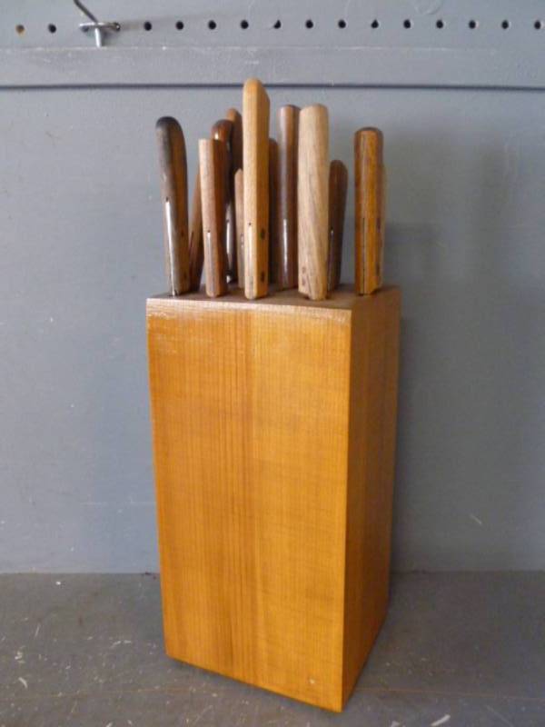 lot 318 image: Knife Block Set