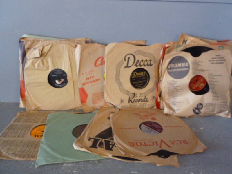 lot 355 image: Vintage 78s Record Albums
