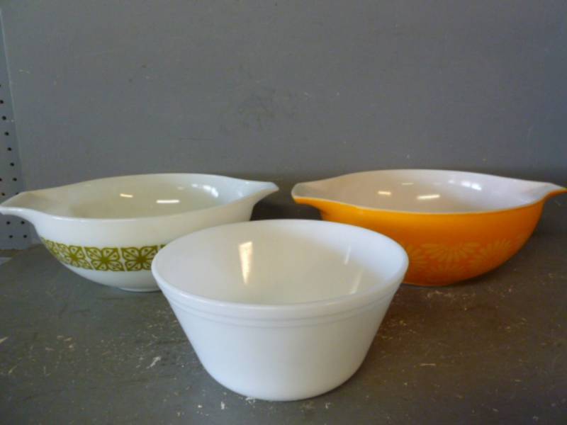 lot 356 image: Vintage Pyrex