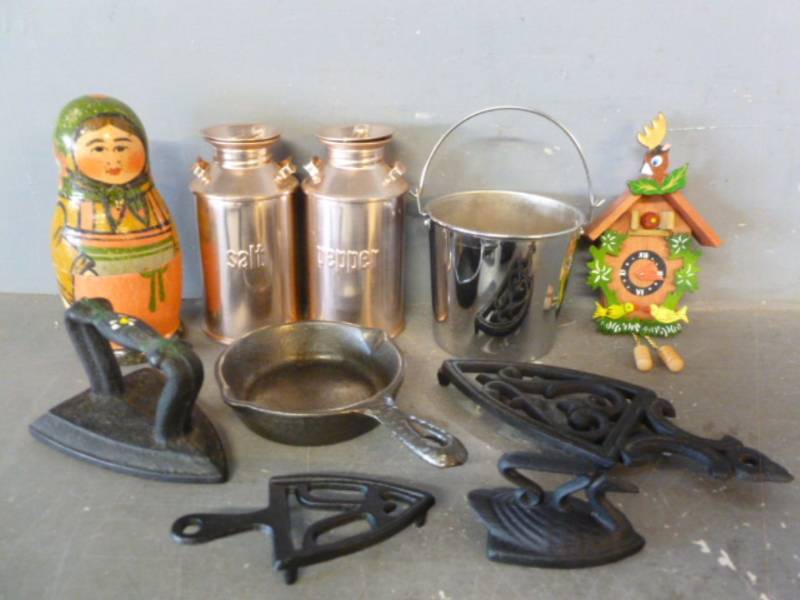 lot 362 image: Decorative