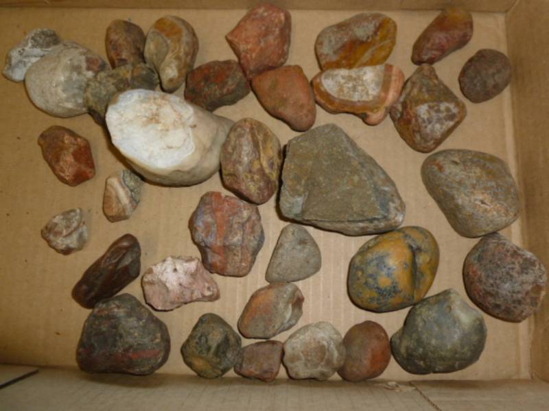 lot 379 image: Collector Rocks