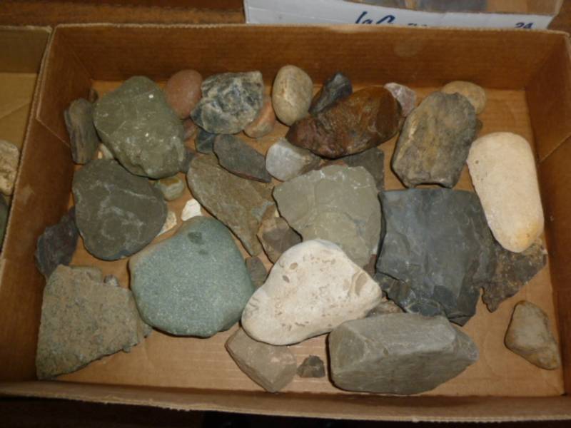 lot 380 image: Collector Rocks