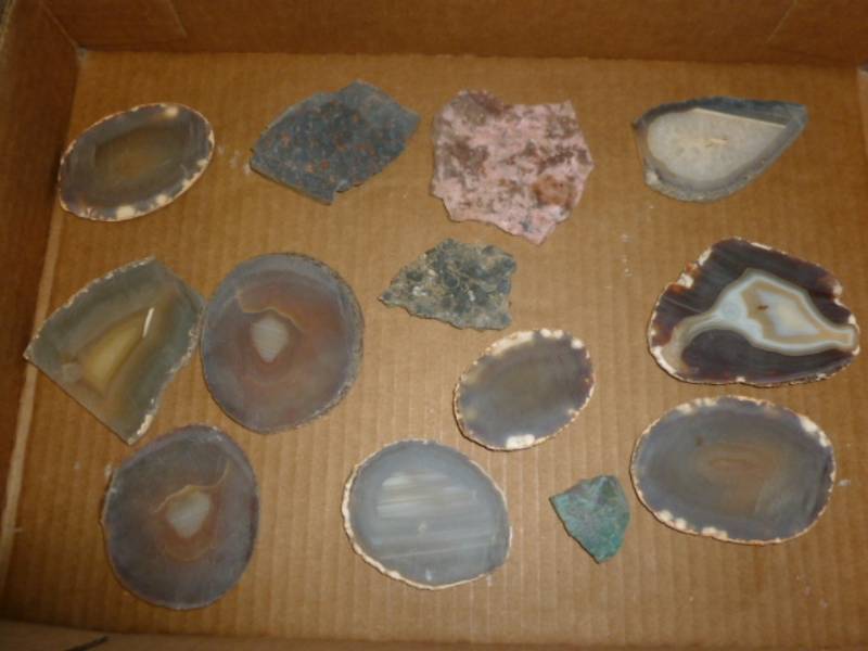 lot 384 image: Collector Rocks