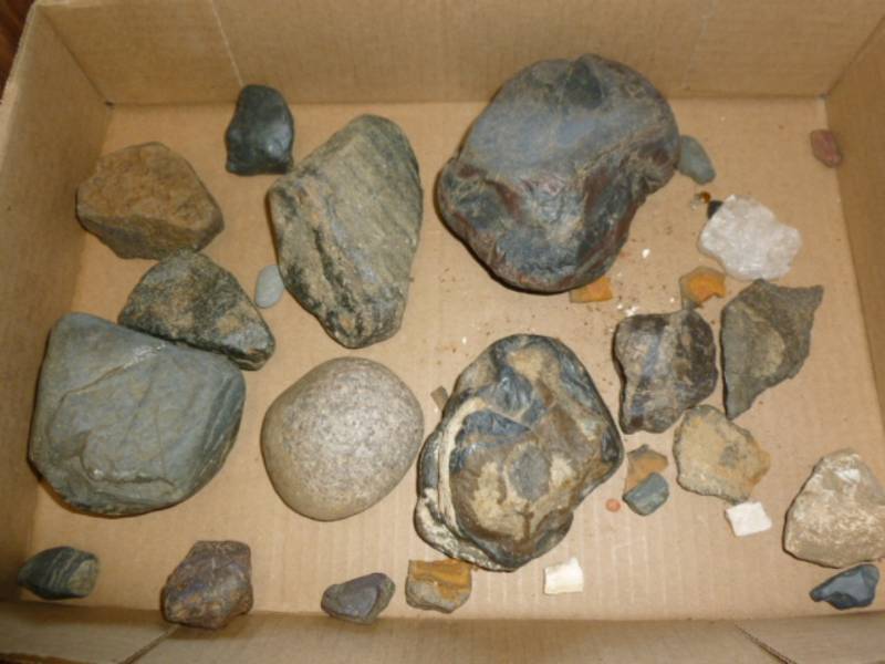 lot 386 image: Collector Rocks