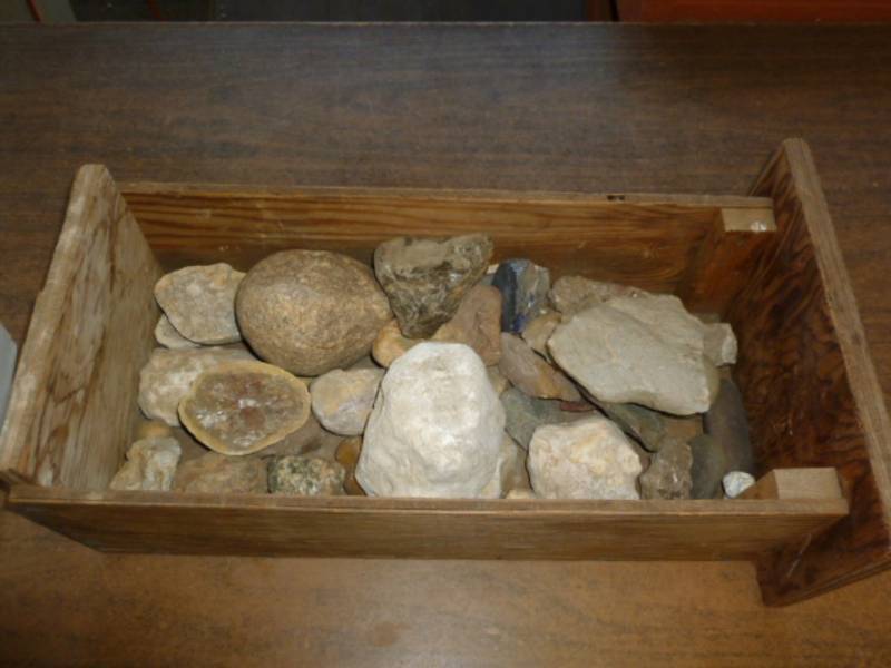 lot 387 image: Collector Rocks