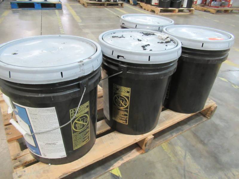lot 18 image: 4 Containers of Roof Tite 4.75-Gallon Aluminum Reflective Roof Coating 5182-A-30