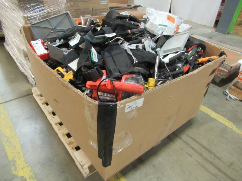 lot 14 image: WHOLESALE MIXED PALLET OF RETURNS - HAND AND POWER TOOLS