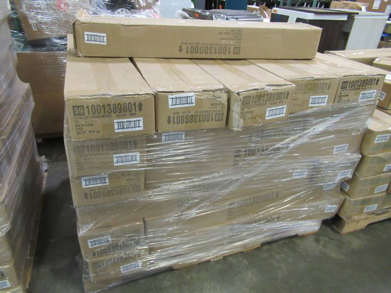 lot 143 image: WHOLESALE PALLET of 31 Cases of White 1 in. Light Filtering Vinyl Blinds - 39 in. W x 64 in. L, 20150512 (6 BlindsCase) New in Box
