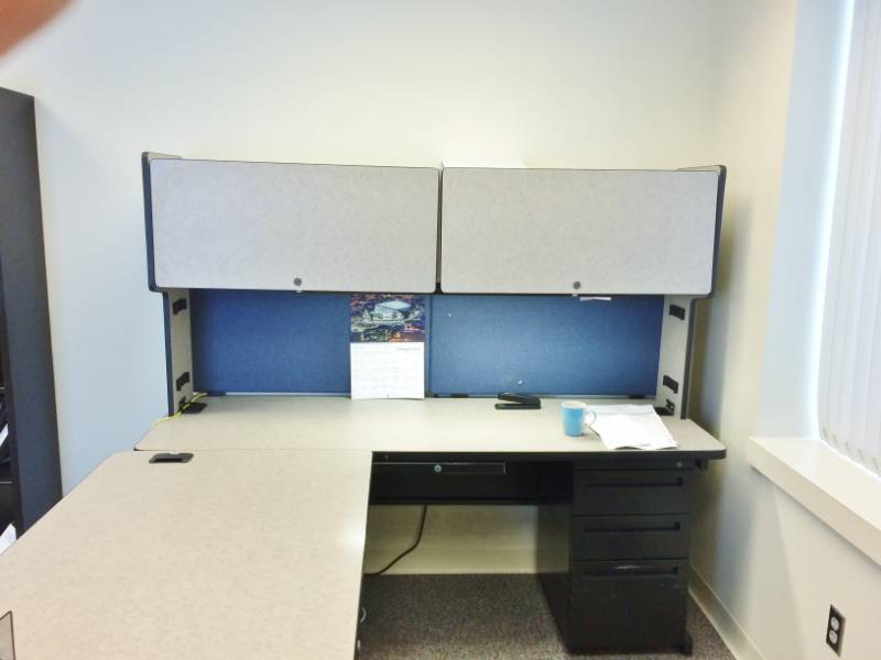 MSRP $4000 High Quality Steelcase Executive Office Workstation Desk With Left Return, 1-3 Drawer Filing Cabinet, 1-2 Drawer Filing Cabinet, Lighted Overhead 2 Door Cabinets Plus 2 Center Drawers Sleek Chic BlackGrey Design Great Condition&nbsp