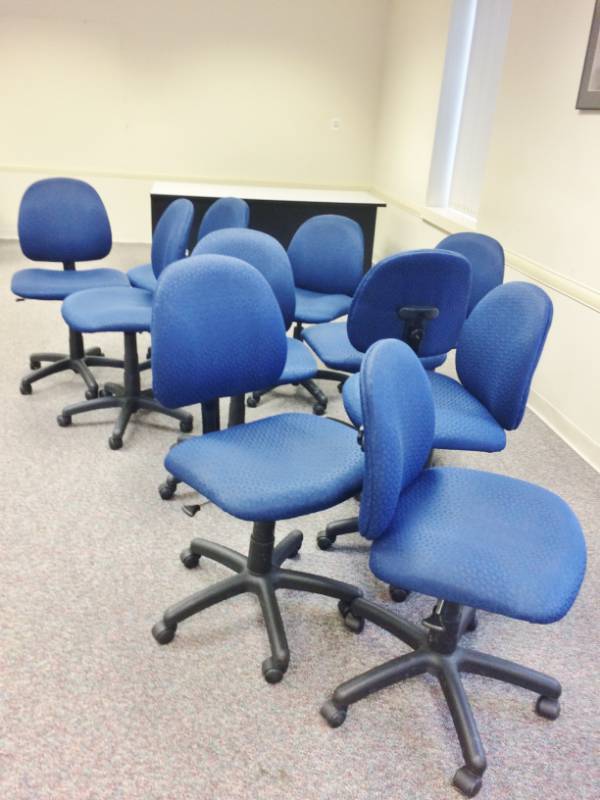 Lot Of 10&nbspUnited Chair Company 90Series NS Swivel Mid Back Extra Wide SeatTask Chair - Blue Fabric Deeply Contoured Seat and Back with&nbspPneumatic Seat Height Adjustment&nbsp- Great Condition - No Tears - Faint Stains On Seats - See Pics