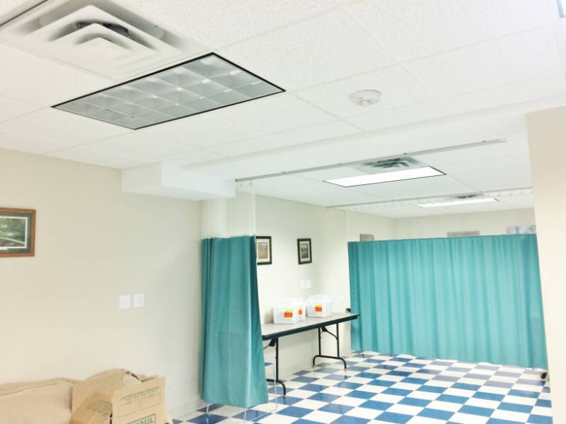 Lot OF 3 Medical Patient Privacy Room&nbspHigh Ceiling Hospital Lab Clinic Room&nbspCurtain Dividerand Tracking Rail - Like New Condition Measurements To Come