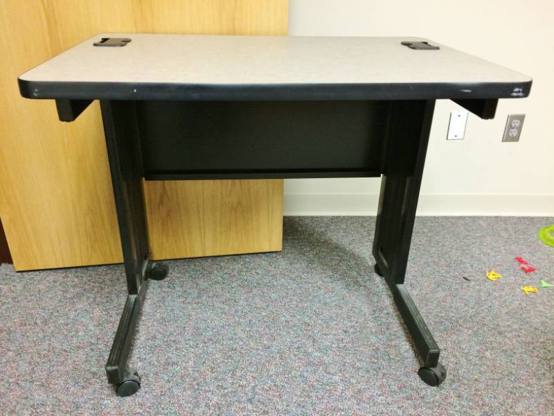 Steelcase Mobile On Wheels Training Classroom Computer Desk - Excellent Condition