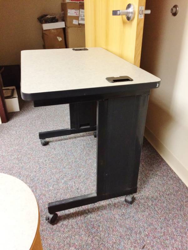 Steelcase Mobile On Wheels Training Classroom Computer Desk - Excellent Condition