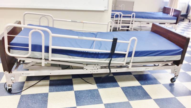 Mint Condition Patriot Fully Electric HiLow &amp Head Knee Adjustable Hospital In Home Patient Care Bed Includes High Quality Mattress, Removable Side Rails &amp Handheld Remote Control - 450lb Capacity - Like New Condition