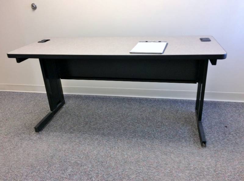 HIGH QUALITY STEELCASE&nbspDesk Training Workstation 5 x 2 - Great Condition