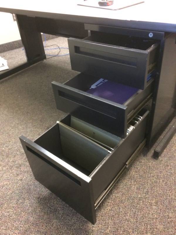 HIGH QUALITY STEELCASE&nbspDesk Training Workstation Includes 3 Drawer Metal Filing Cabinet 6 x 30 - Great Condition