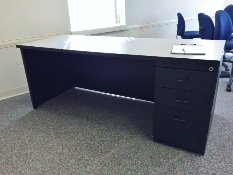 HIGH QUALITY STEELCASE&nbspDesk Training Workstation Includes 3 Drawer Metal Filing Cabinet 6 x 30 - Great Condition