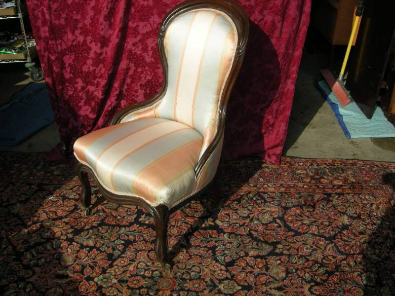 lot 17 image: Victorian Parlor Chair