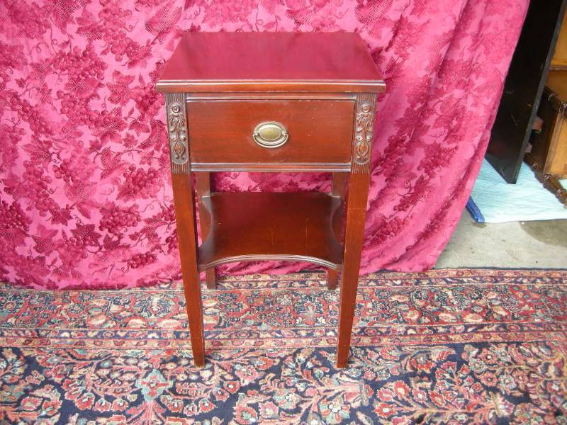 lot 23 image: Mahogany Smoke Stand
