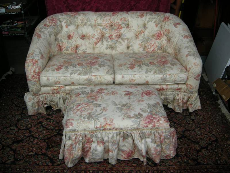 lot 25 image: Hickory Loveseat with Ottoman