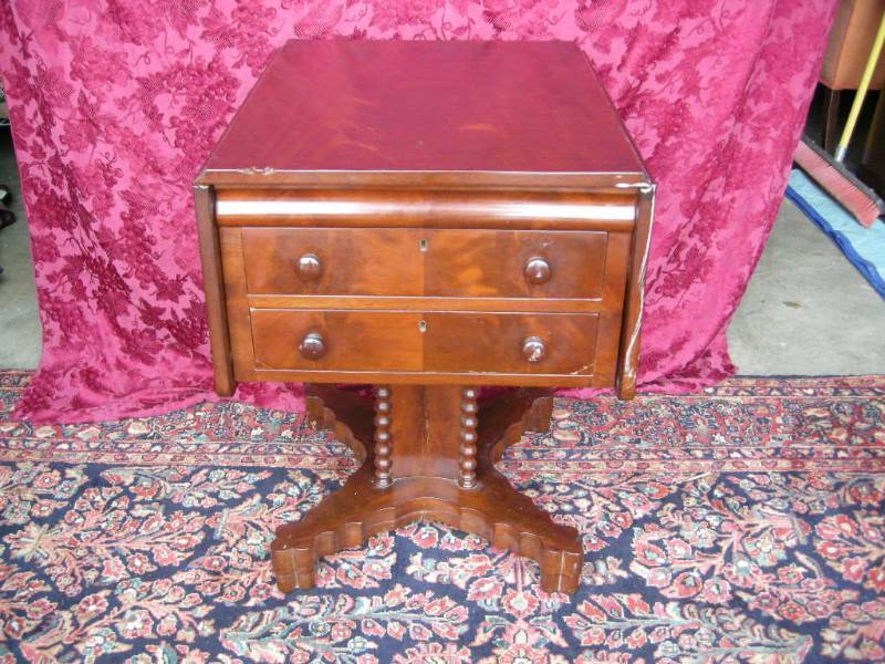 lot 28 image: Antique Mahogany Table